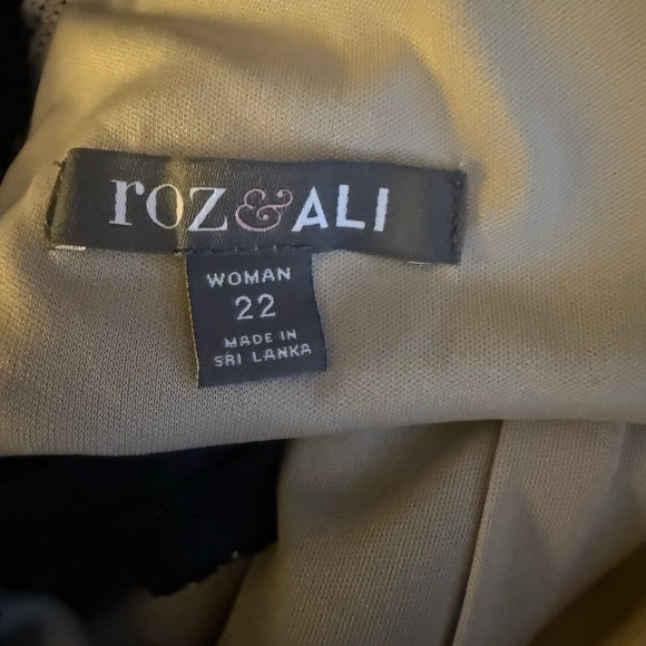 Roz & Ali Black Lace Midi Dress - Picture 4 of 4